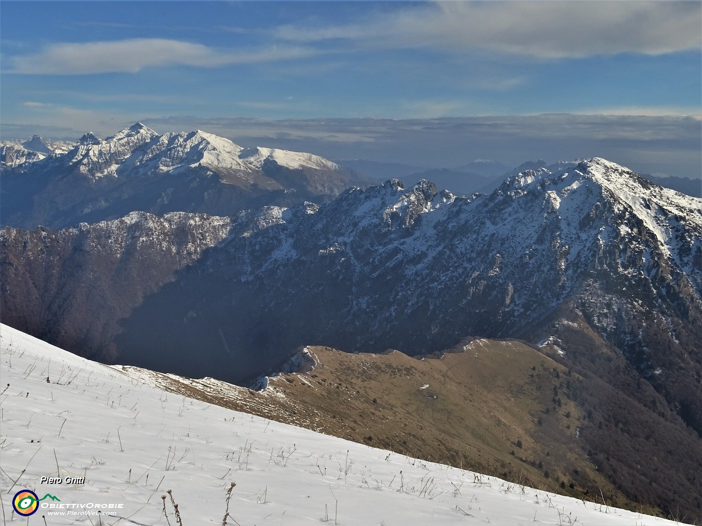 52...siam saliti dal Passo Baciamorti ben visibile.JPG